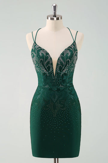Vestido de fiesta corto ajustado con tirantes finos y cuentas de color verde oscuro